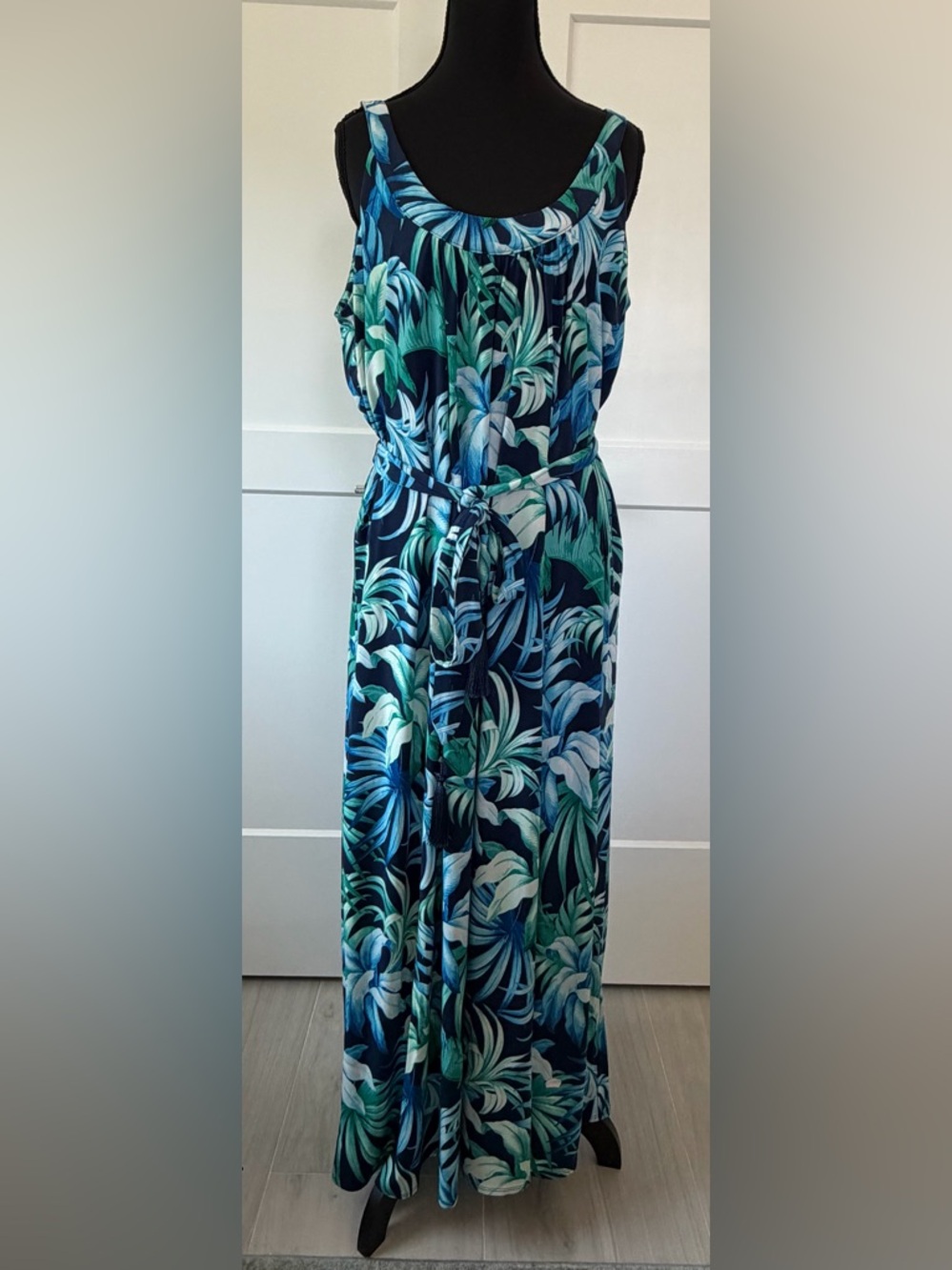 EUC‎ Tommy Bahama Tropical Blue & Green Leaf Print Sleeveless Maxi Dress, Large